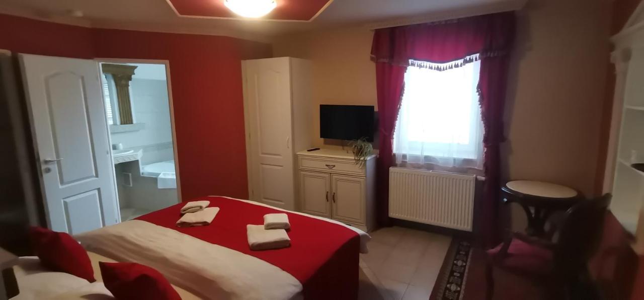Penzion Monika Hrusovany nad Jevisovkou Esterno foto