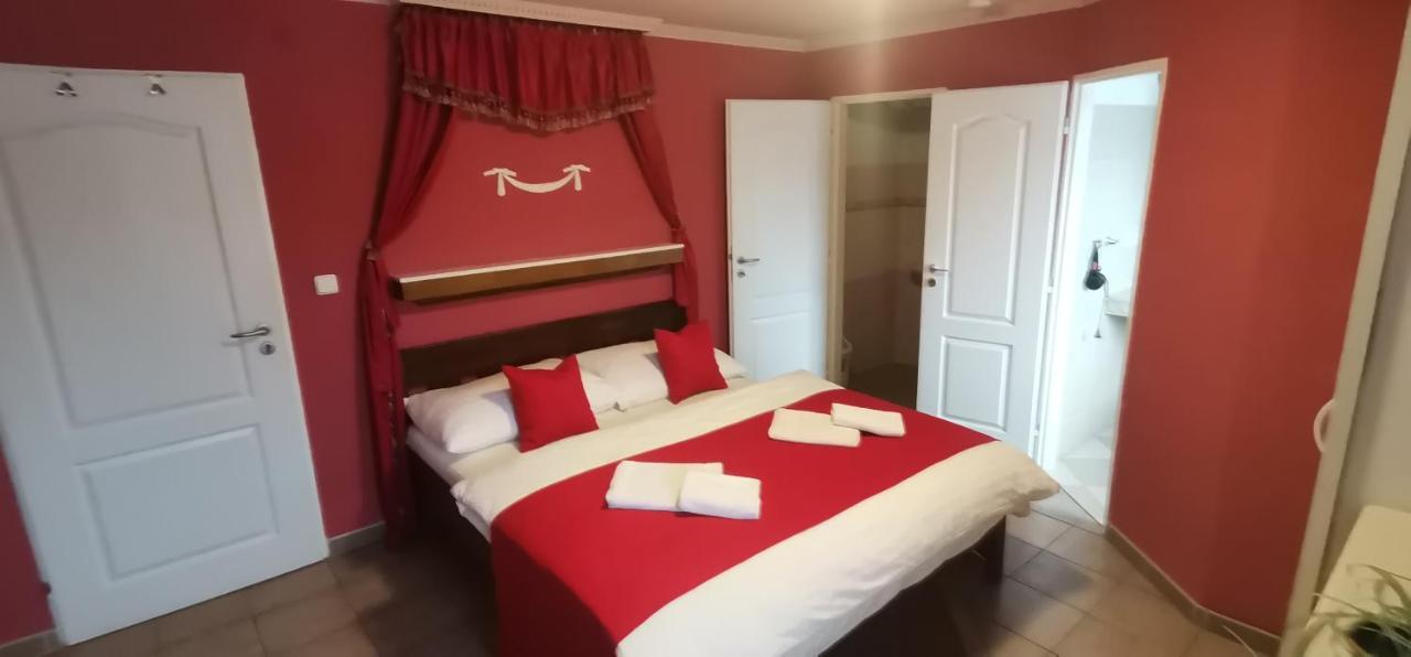 Penzion Monika Hrusovany nad Jevisovkou Esterno foto