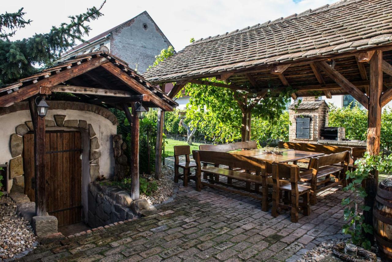 Penzion Monika Hrusovany nad Jevisovkou Esterno foto